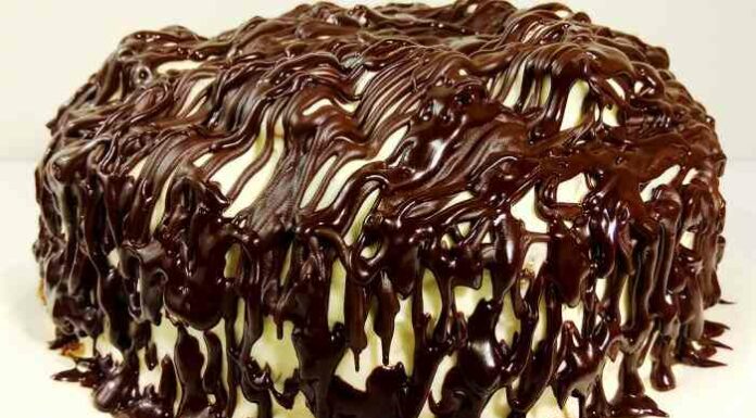 Торт “пінчер” з чорносливу, на сметанному кремі