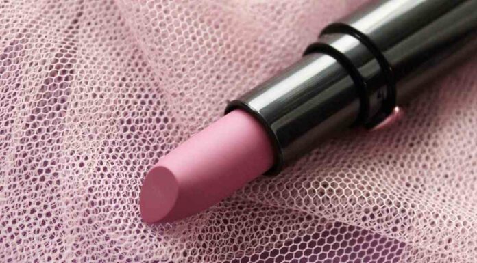 Красива і нестерпна. Губна помада wet n wild megalast matte lip color у відтінку mauve outta here