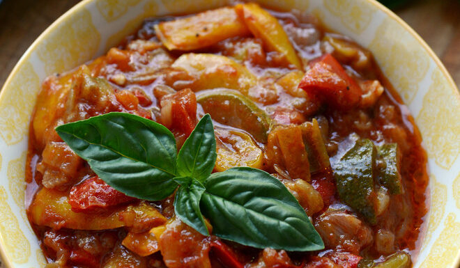 Смачні заготовки: салат” десятка “з баклажанами на зиму